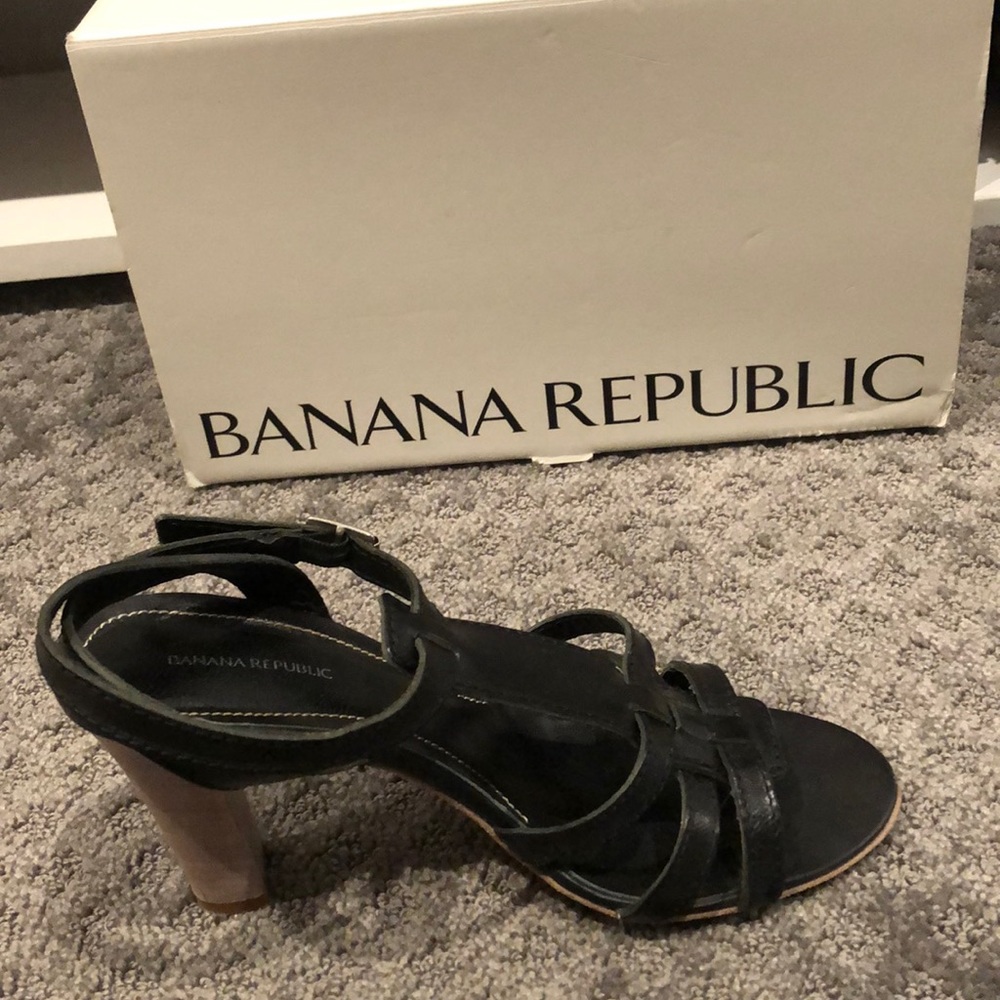 Banana Republic black sandal